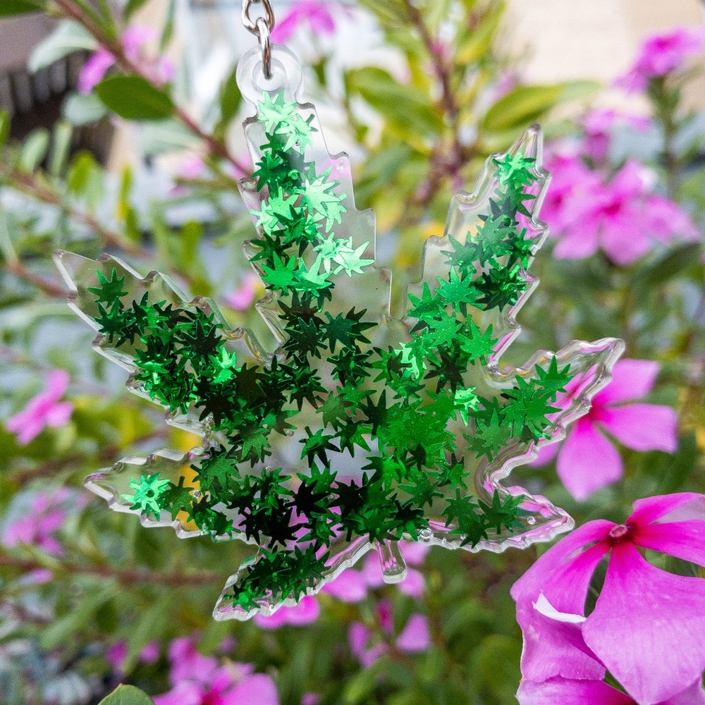 Resin handcrafted weed leaf green keychain